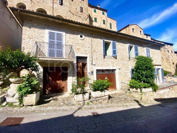 casa indipendente in vendita a Serra San Quirico