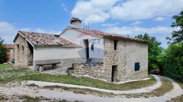 casa indipendente in vendita a Serra San Quirico