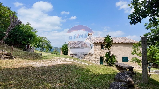 casa indipendente in vendita a Serra San Quirico