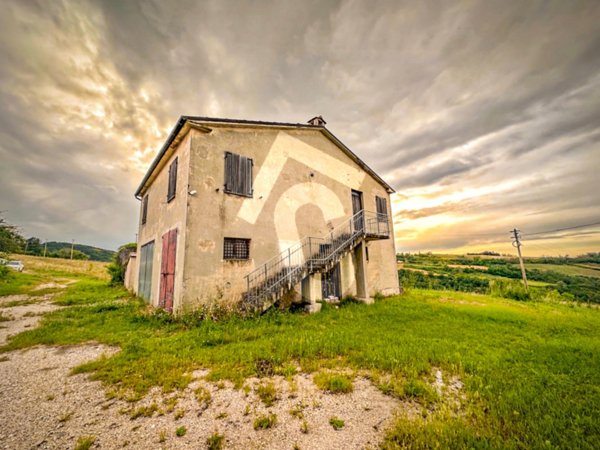 casa indipendente in vendita a Serra San Quirico