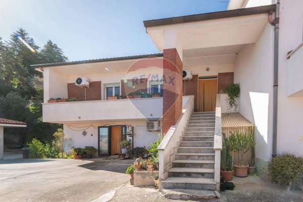 casa indipendente in vendita a Serra San Quirico