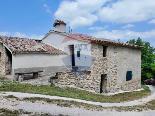 casa indipendente in vendita a Serra San Quirico