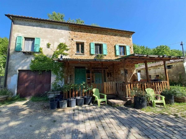 casa indipendente in vendita a Serra San Quirico