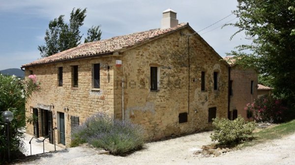 casa indipendente in vendita a Serra San Quirico