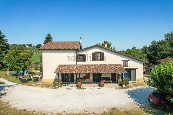 casa indipendente in vendita a Serra San Quirico