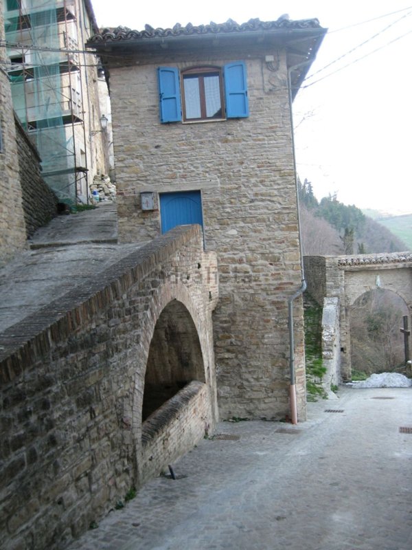 casa indipendente in vendita a Serra San Quirico