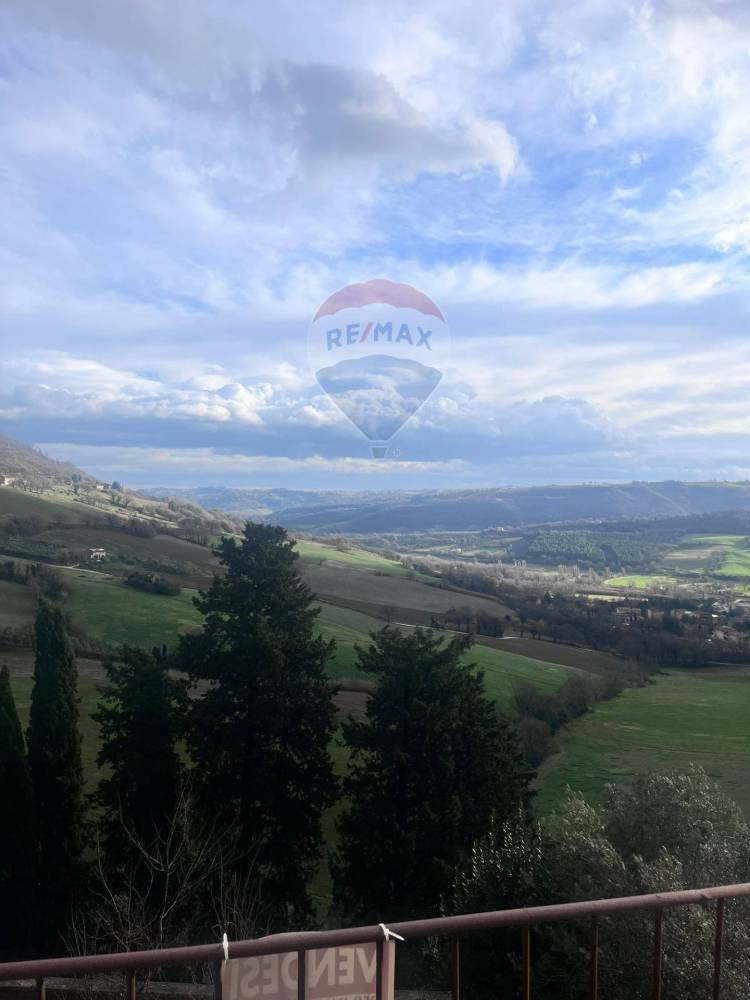 casa indipendente in vendita a Serra San Quirico