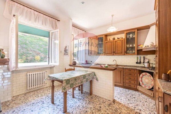 casa indipendente in vendita a Serra San Quirico