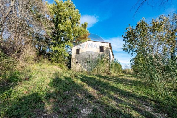casale in vendita a Serra San Quirico