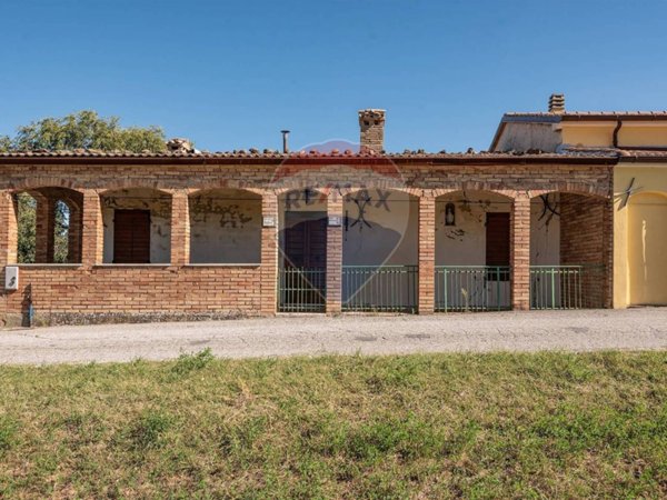 casa indipendente in vendita a Serra San Quirico in zona Castellaro