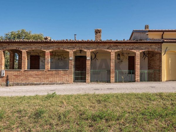 casa indipendente in vendita a Serra San Quirico in zona Castellaro
