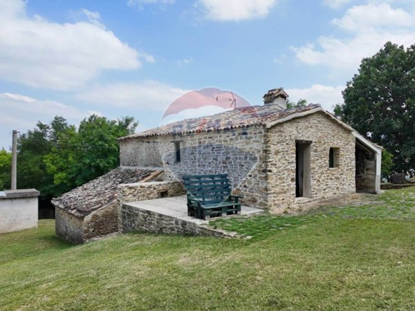 casa indipendente in vendita a Serra San Quirico