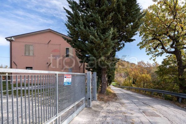 casa indipendente in vendita a Serra San Quirico