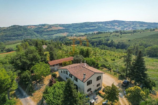 casa indipendente in vendita a Serra San Quirico