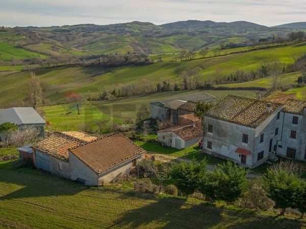 casa semindipendente in vendita a Serra San Quirico in zona Domo