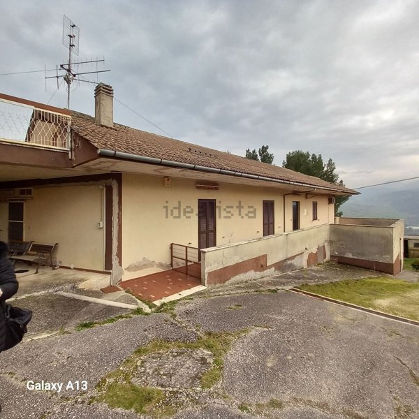 casa indipendente in vendita a Serra San Quirico