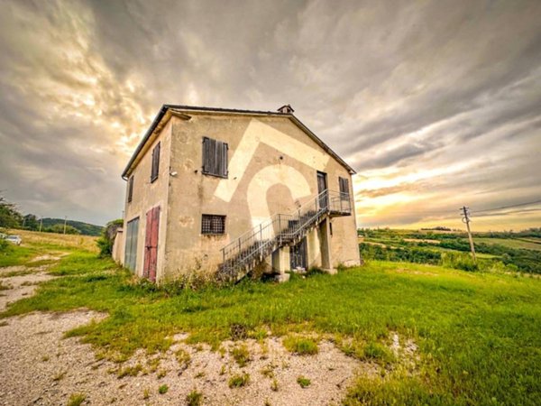 casa indipendente in vendita a Serra San Quirico
