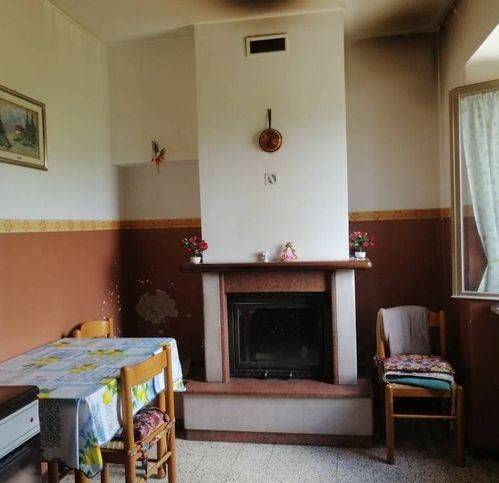 casa indipendente in vendita a Serra San Quirico