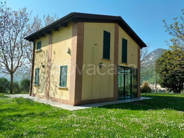 casa indipendente in vendita a Serra San Quirico