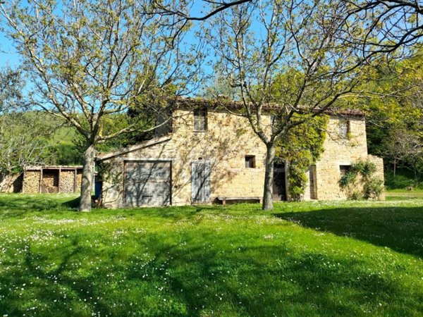 casa indipendente in vendita a Serra San Quirico