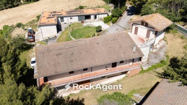casa indipendente in vendita a Serra San Quirico