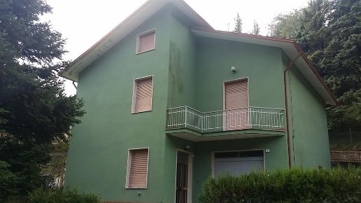 casa indipendente in vendita a Serra San Quirico