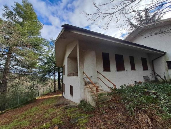 casa indipendente in vendita a Serra San Quirico