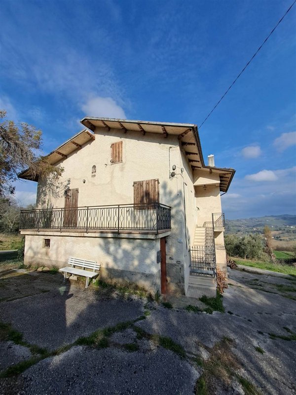 casa indipendente in vendita a Serra San Quirico in zona Castellaro