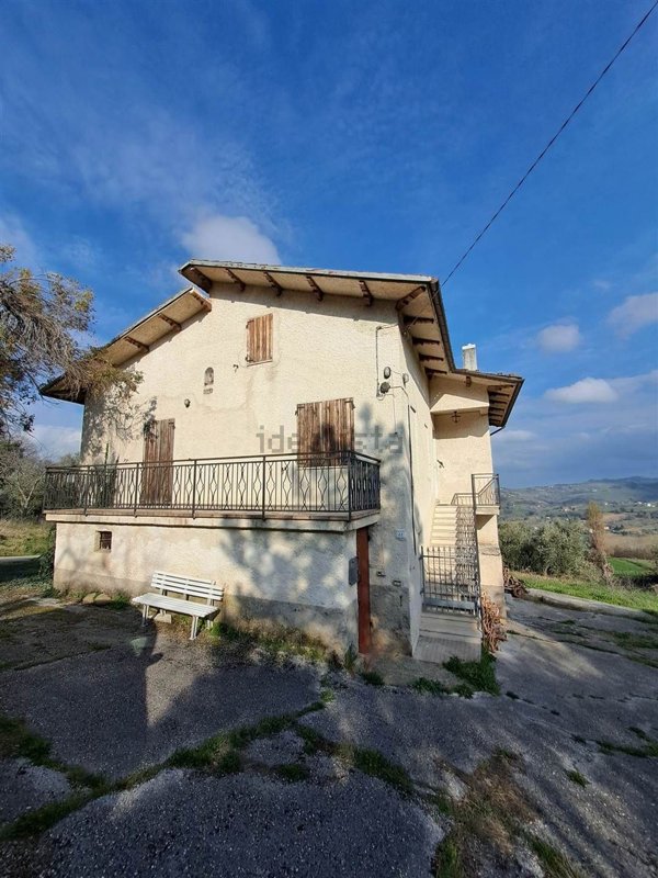 casa indipendente in vendita a Serra San Quirico in zona Castellaro