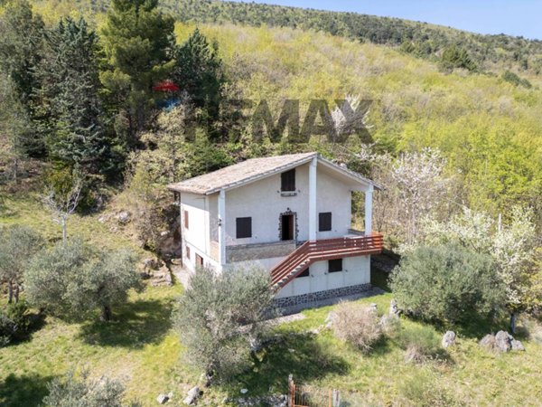 casa indipendente in vendita a Serra San Quirico