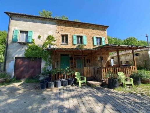 casa indipendente in vendita a Serra San Quirico