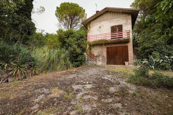 casa indipendente in vendita a Serra San Quirico