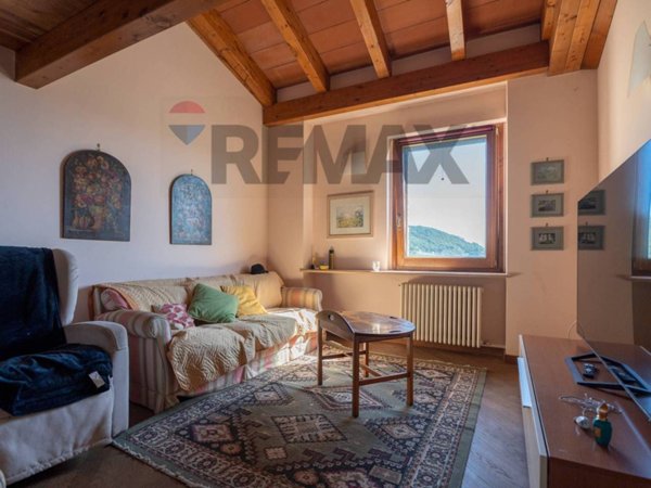 casa indipendente in vendita a Serra San Quirico