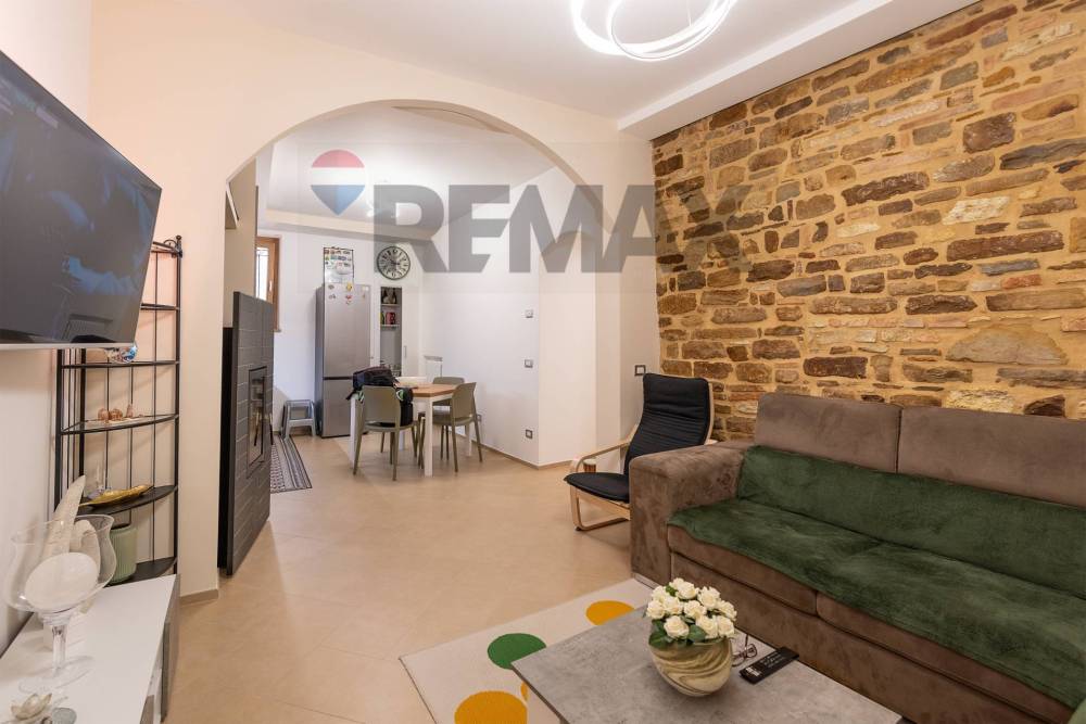 casa indipendente in vendita a Serra San Quirico