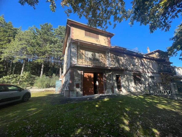 casa indipendente in vendita a Serra San Quirico