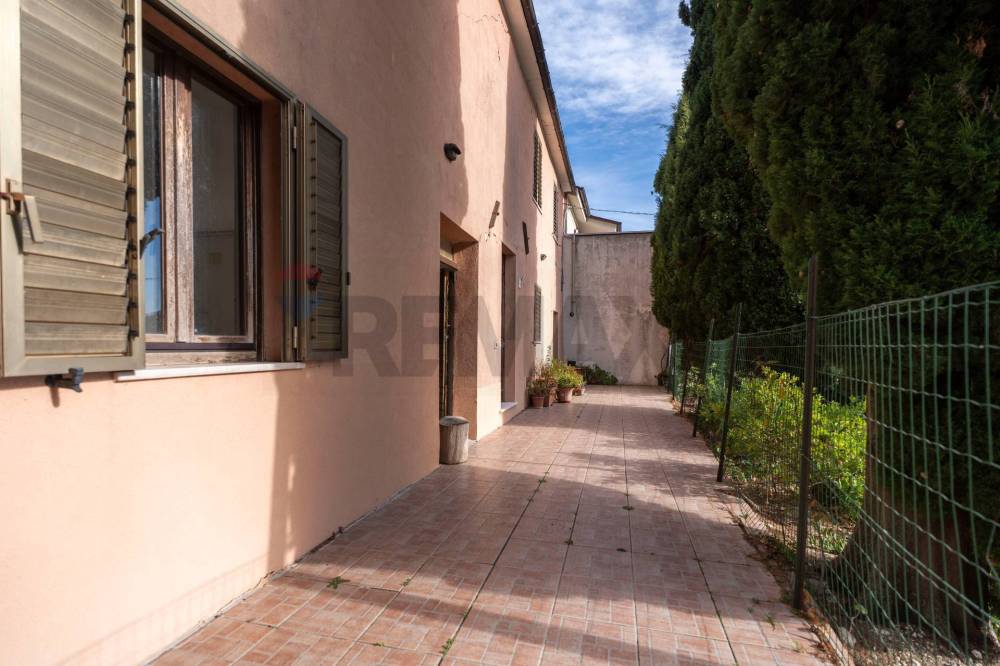 casa indipendente in vendita a Serra San Quirico