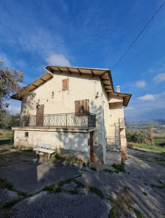 casa indipendente in vendita a Serra San Quirico in zona Castellaro