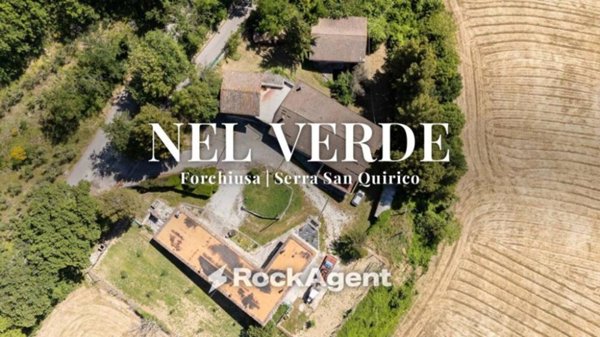 casa indipendente in vendita a Serra San Quirico