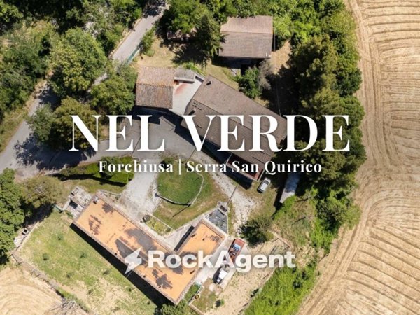 casa indipendente in vendita a Serra San Quirico