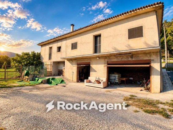 casa indipendente in vendita a Serra San Quirico
