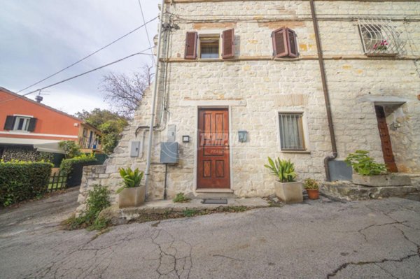 casa indipendente in vendita a Sirolo