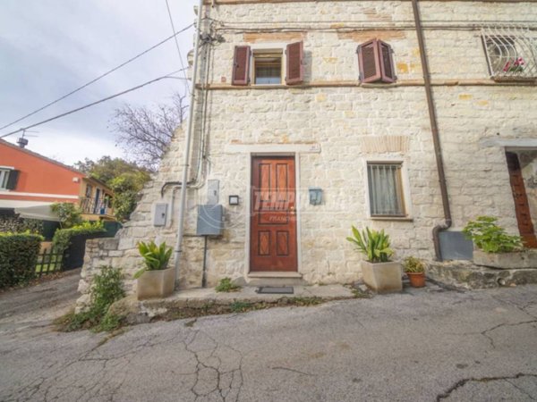 casa indipendente in vendita a Sirolo