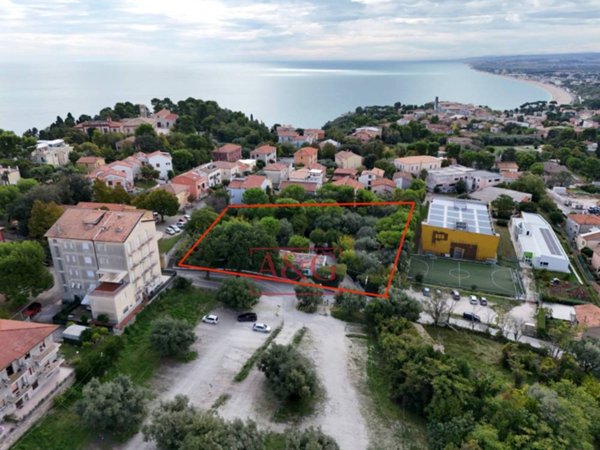 negozio in vendita a Sirolo