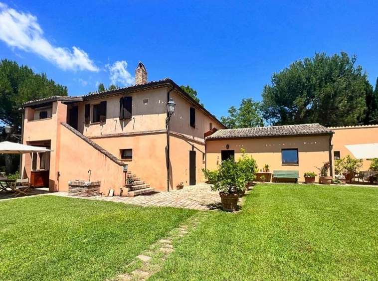 casa indipendente in vendita a Sirolo