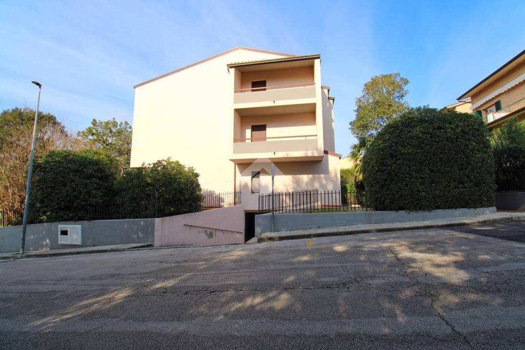 casa indipendente in vendita a Sirolo