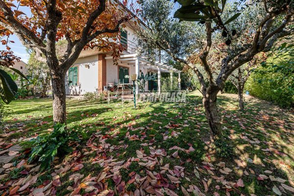 casa indipendente in vendita a Sirolo