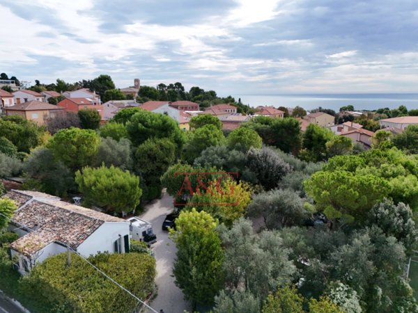 negozio in vendita a Sirolo