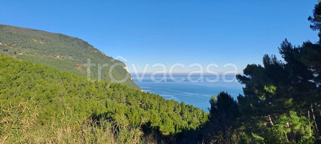 casa indipendente in vendita a Sirolo