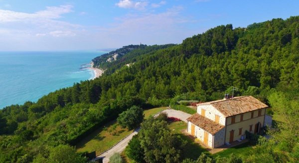 casa indipendente in vendita a Sirolo