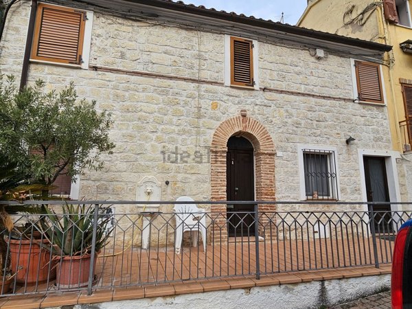 casa indipendente in vendita a Sirolo